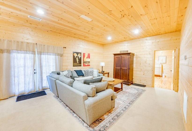 Luxury Cabin W/ Deck < 5 Miles To Sapphire Valley!