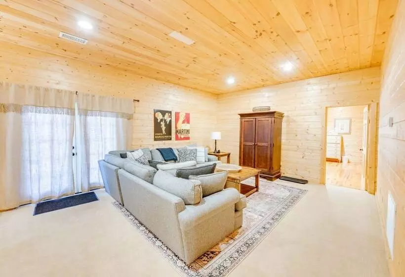 Luxury Cabin W/ Deck < 5 Miles To Sapphire Valley!