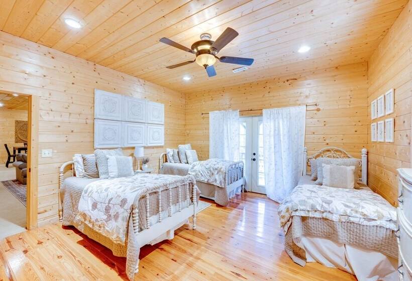 Luxury Cabin W/ Deck < 5 Miles To Sapphire Valley!