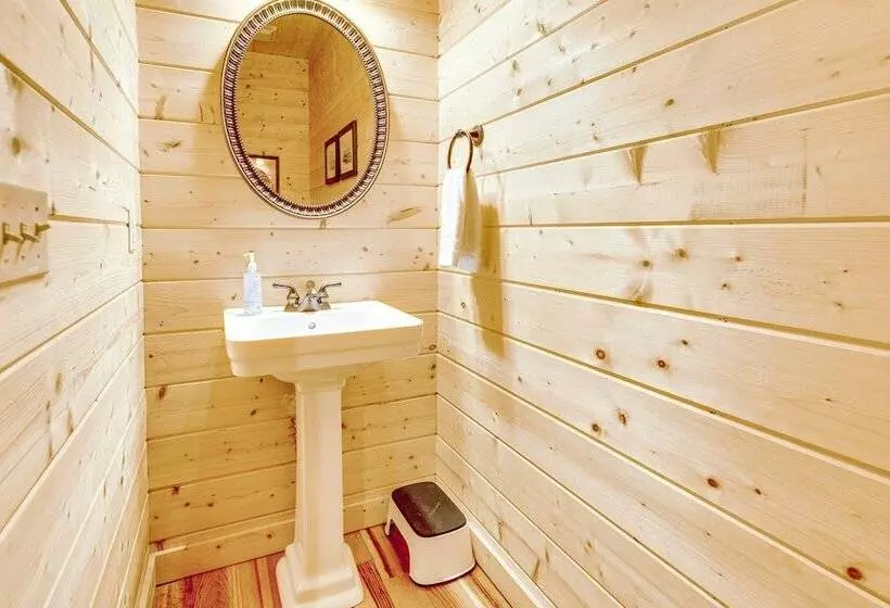 Luxury Cabin W/ Deck < 5 Miles To Sapphire Valley!