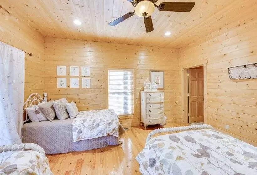 Luxury Cabin W/ Deck < 5 Miles To Sapphire Valley!