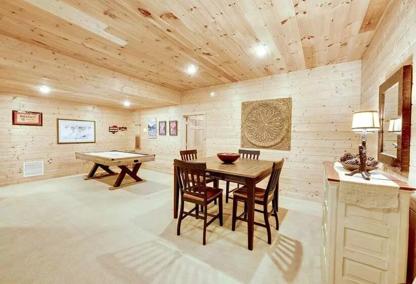 Luxury Cabin W/ Deck < 5 Miles To Sapphire Valley!