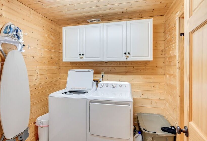 Luxury Cabin W/ Deck < 5 Miles To Sapphire Valley!