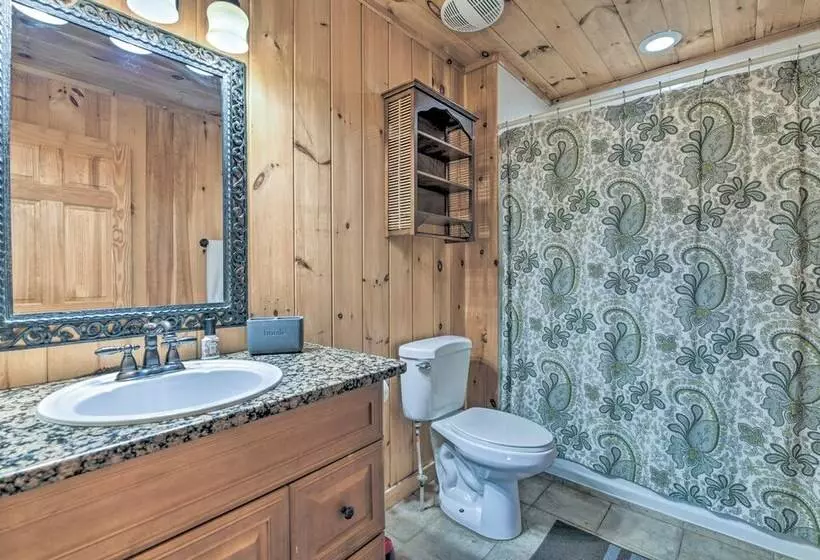 Luxury Cabin W/ Deck < 5 Miles To Sapphire Valley!