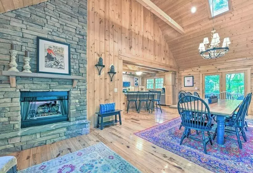 Luxury Cabin W/ Deck < 5 Miles To Sapphire Valley!