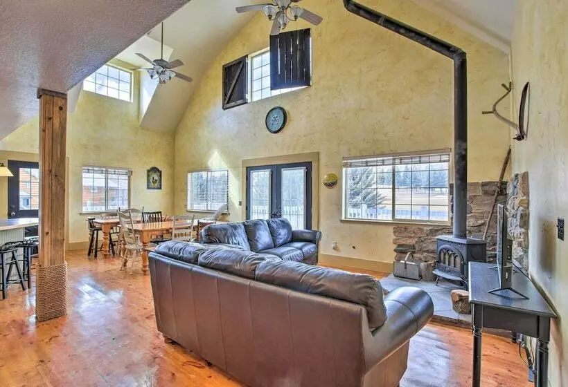 Massive Cabin W/ Game Room, 1 Mi To Bear Lake