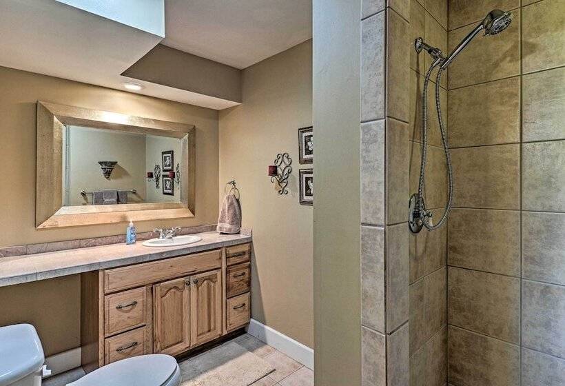 Mountain View Home: Hike, Raft, Golf + More!