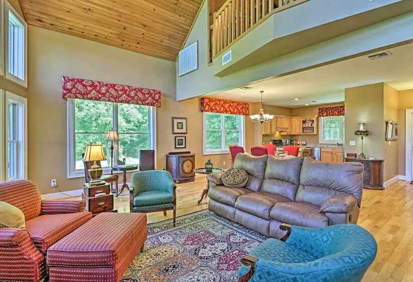 Mountain View Home: Hike, Raft, Golf + More!