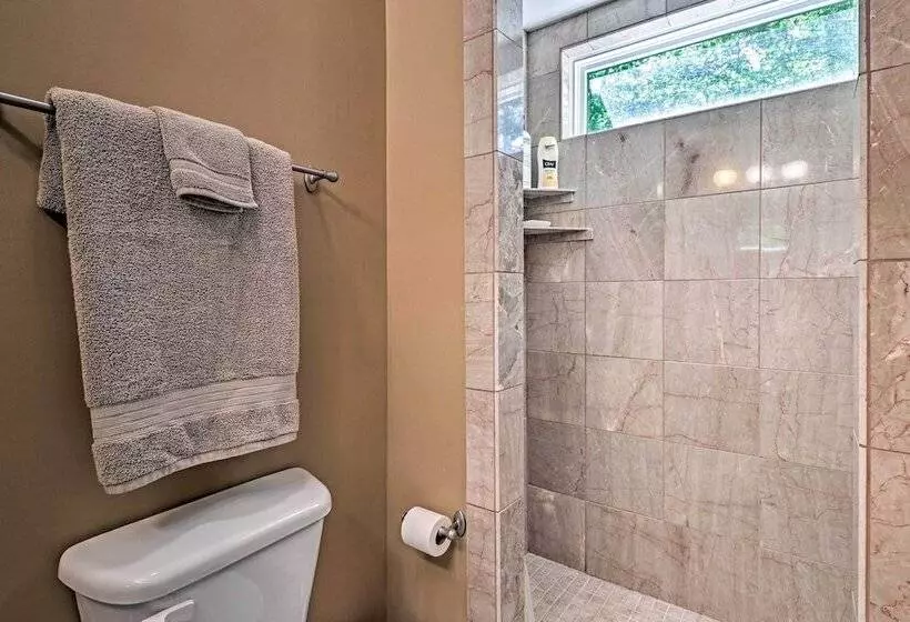 Mountain View Home: Hike, Raft, Golf + More!