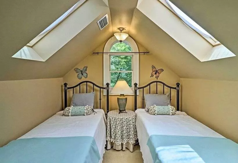 Mountain View Home: Hike, Raft, Golf + More!