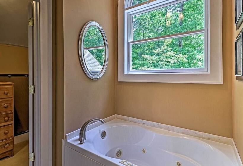 Mountain View Home: Hike, Raft, Golf + More!