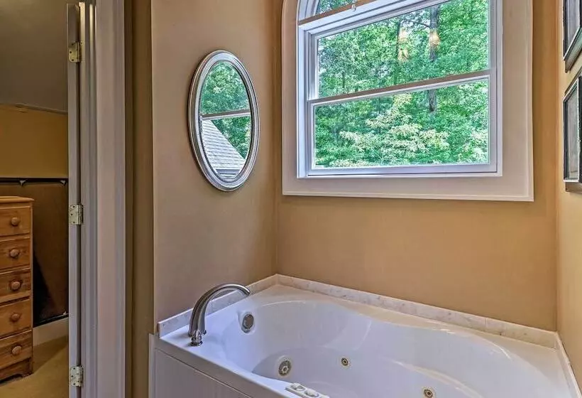 Mountain View Home: Hike, Raft, Golf + More!