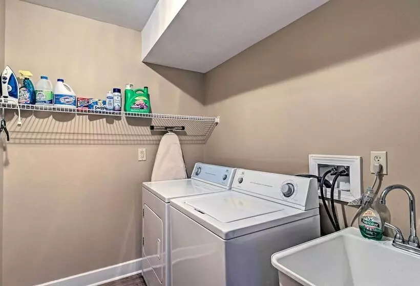 Mountain View Home: Hike, Raft, Golf + More!