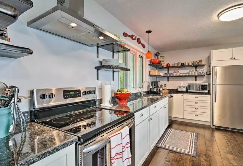 Fire Pit, Smart Tv: Waterfront Charlevoix Home