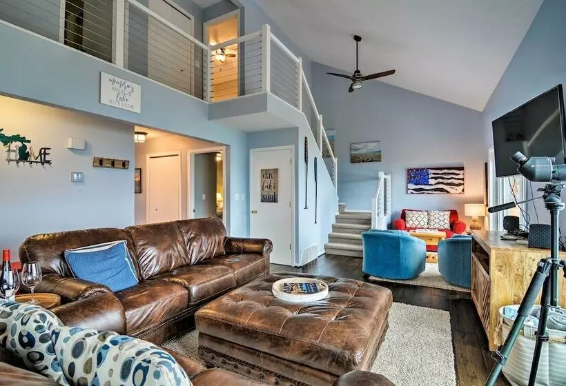 Fire Pit, Smart Tv: Waterfront Charlevoix Home