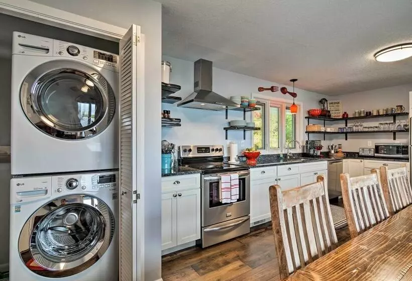 Fire Pit, Smart Tv: Waterfront Charlevoix Home