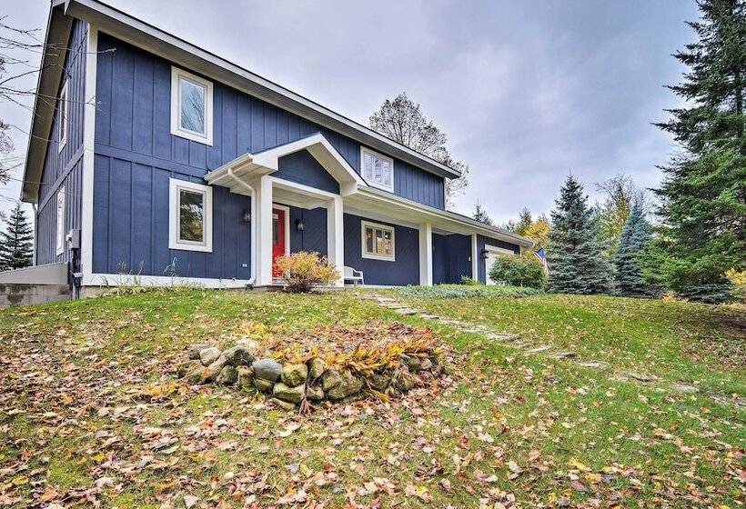 Fire Pit, Smart Tv: Waterfront Charlevoix Home