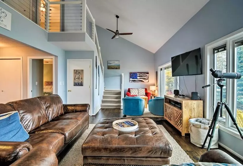 Fire Pit, Smart Tv: Waterfront Charlevoix Home