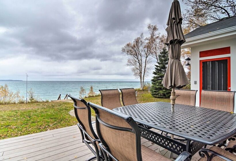 Fire Pit, Smart Tv: Waterfront Charlevoix Home