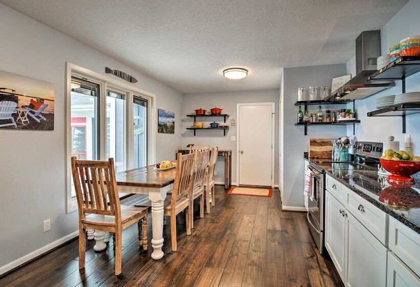 Fire Pit, Smart Tv: Waterfront Charlevoix Home