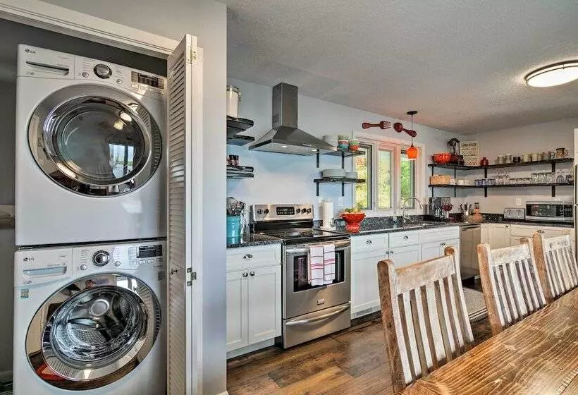 Fire Pit, Smart Tv: Waterfront Charlevoix Home