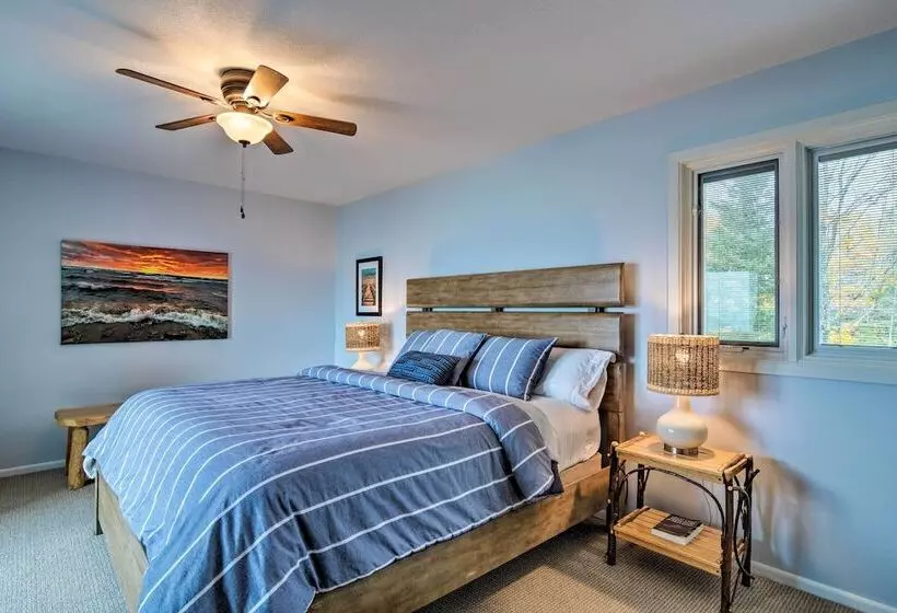 Fire Pit, Smart Tv: Waterfront Charlevoix Home