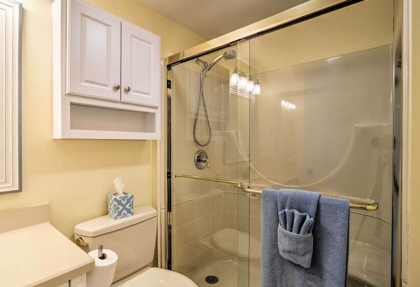 Fire Pit, Smart Tv: Waterfront Charlevoix Home