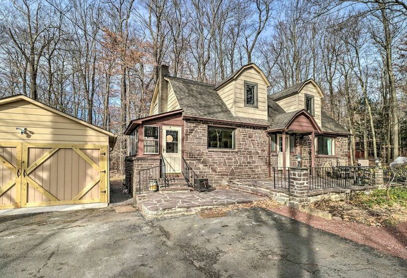 Poconos Gem W/ Hot Tub & Massive Theater Room