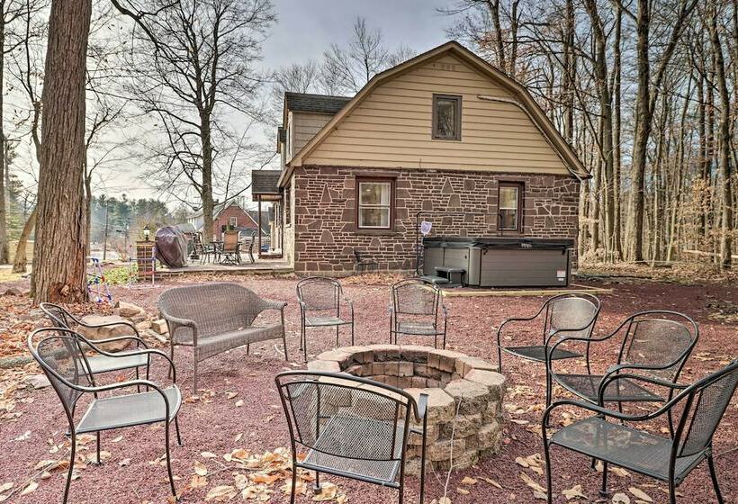 Poconos Gem W/ Hot Tub & Massive Theater Room