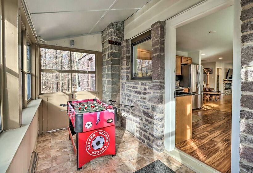 Poconos Gem W/ Hot Tub & Massive Theater Room