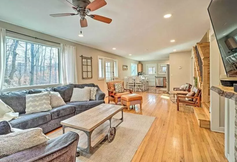 Poconos Gem W/ Hot Tub & Massive Theater Room