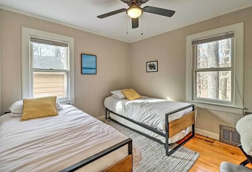 Poconos Gem W/ Hot Tub & Massive Theater Room