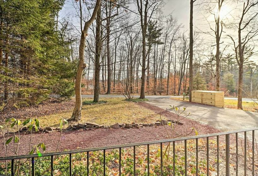 Poconos Gem W/ Hot Tub & Massive Theater Room