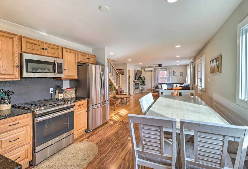 Poconos Gem W/ Hot Tub & Massive Theater Room