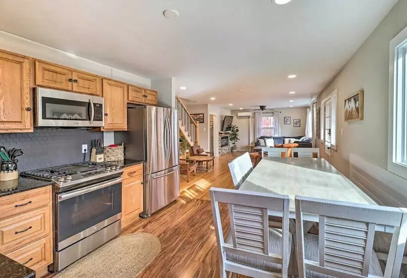 Poconos Gem W/ Hot Tub & Massive Theater Room