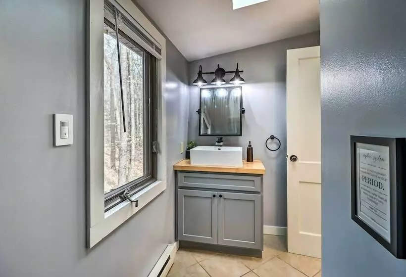 Poconos Gem W/ Hot Tub & Massive Theater Room