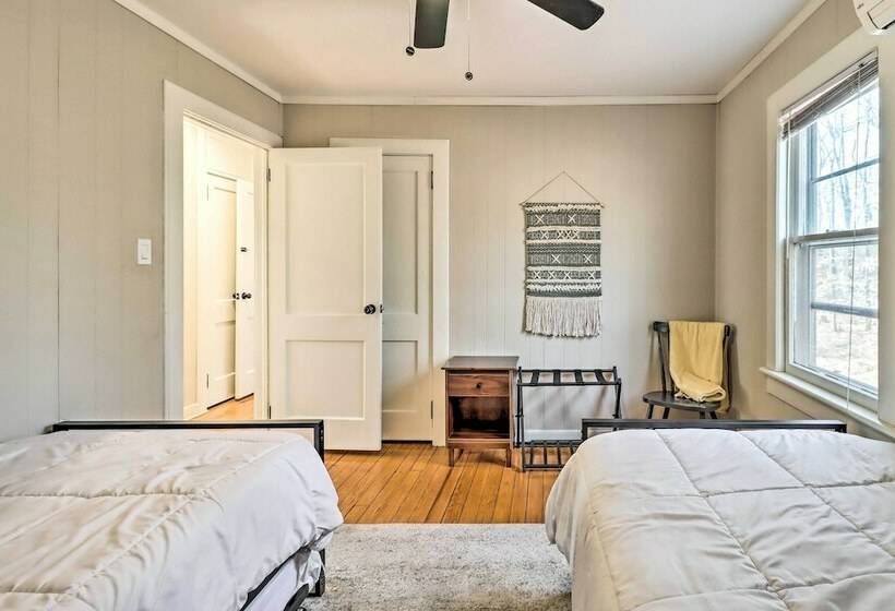 Poconos Gem W/ Hot Tub & Massive Theater Room