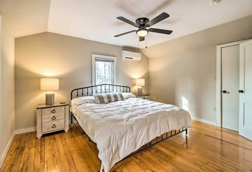 Poconos Gem W/ Hot Tub & Massive Theater Room