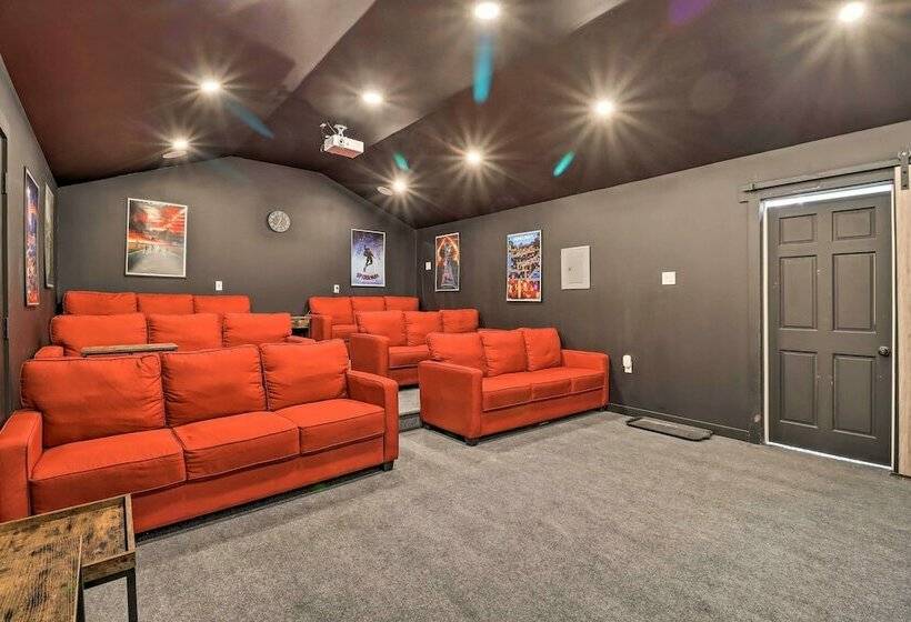 Poconos Gem W/ Hot Tub & Massive Theater Room