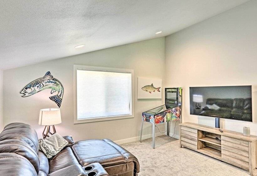 Red Lodge Retreat W/ Creek Access + Fire Pit!