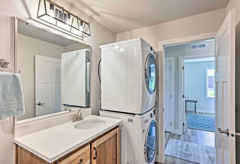 Red Lodge Retreat W/ Creek Access + Fire Pit!