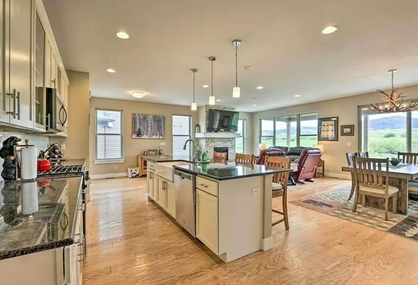 3 Mi To Granby Ranch: Home W/ Hot Tub & Mtn Views!