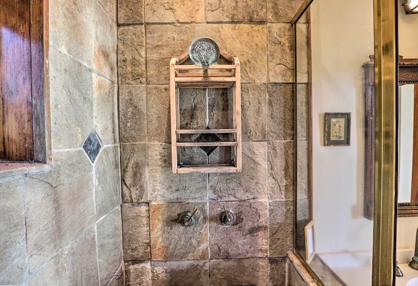 Romantic Ridgetop Escape W/ Hot Tub Near Mendocino