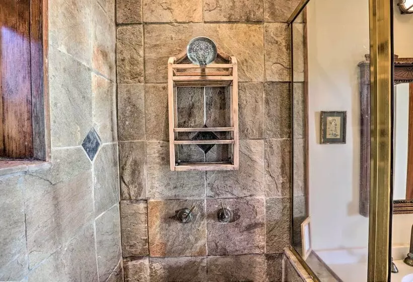 Romantic Ridgetop Escape W/ Hot Tub Near Mendocino