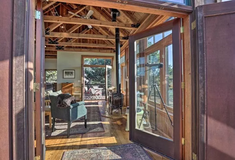 Romantic Ridgetop Escape W/ Hot Tub Near Mendocino