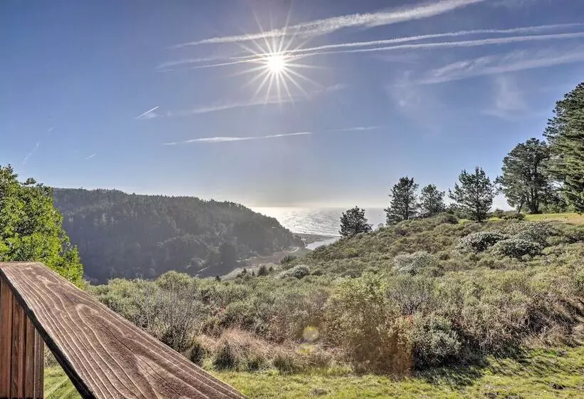 Romantic Ridgetop Escape W/ Hot Tub Near Mendocino