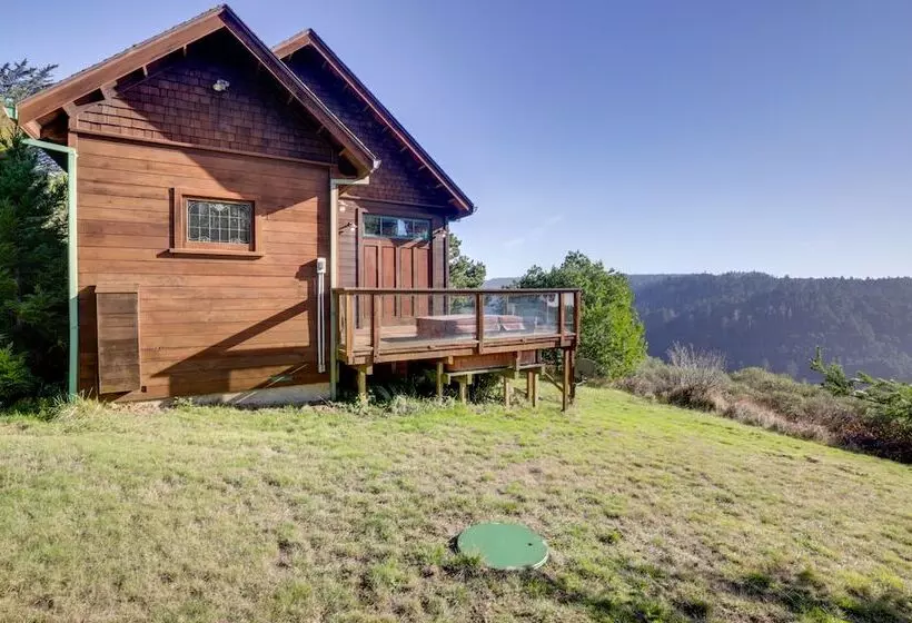 Romantic Ridgetop Escape W/ Hot Tub Near Mendocino