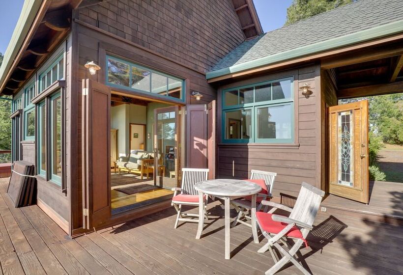 Romantic Ridgetop Escape W/ Hot Tub Near Mendocino