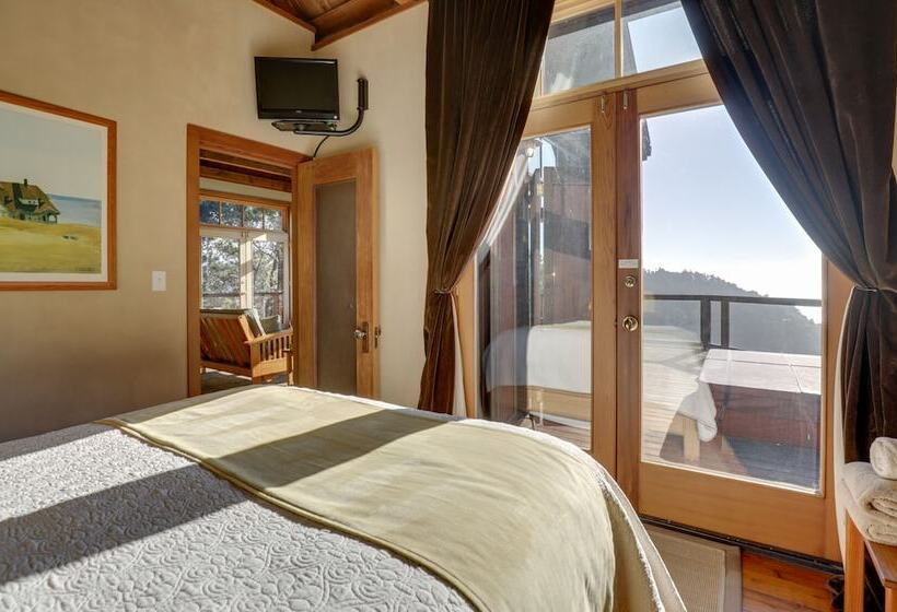 Romantic Ridgetop Escape W/ Hot Tub Near Mendocino