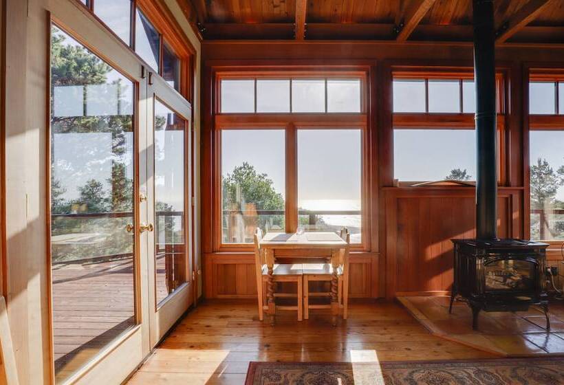 Romantic Ridgetop Escape W/ Hot Tub Near Mendocino